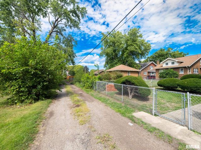 2409 N LINN Street, Peoria, IL 61604