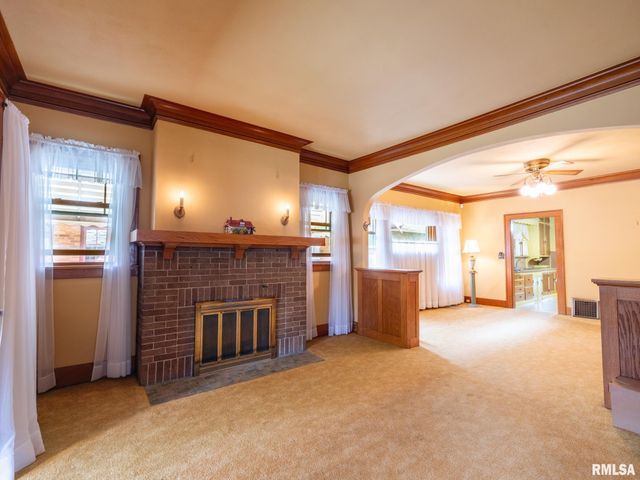 2409 N LINN Street, Peoria, IL 61604