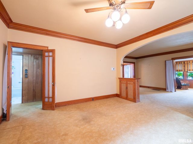 2409 N LINN Street, Peoria, IL 61604