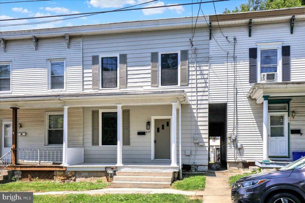 229 N LANCASTER ST, Annville, PA 17003