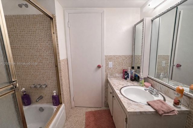 410 SE 2nd St 305, Hallandale Beach, FL 33009