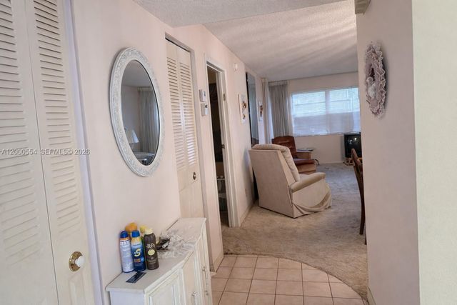 410 SE 2nd St 305, Hallandale Beach, FL 33009