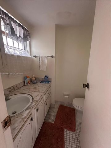 410 SE 2nd St 305, Hallandale Beach, FL 33009
