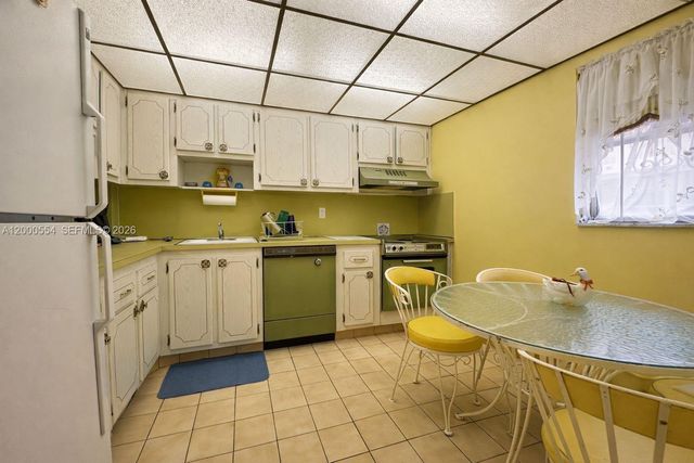 410 SE 2nd St 305, Hallandale Beach, FL 33009