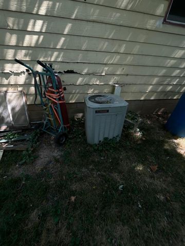 2221 North Kellett Avenue, Springfield, MO 65803