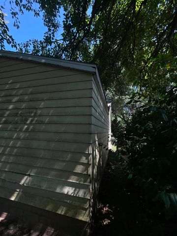 2221 North Kellett Avenue, Springfield, MO 65803