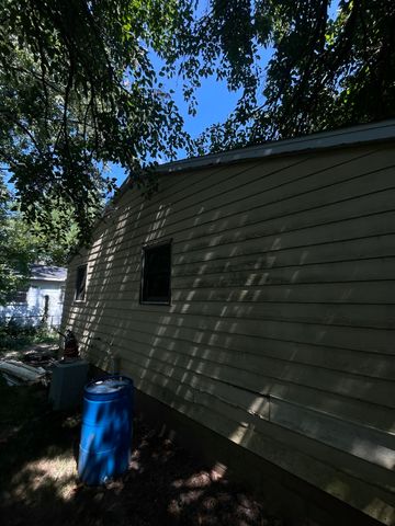 2221 North Kellett Avenue, Springfield, MO 65803