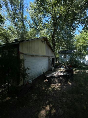 2221 North Kellett Avenue, Springfield, MO 65803