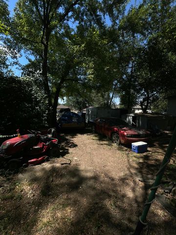 2221 North Kellett Avenue, Springfield, MO 65803