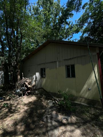 2221 North Kellett Avenue, Springfield, MO 65803