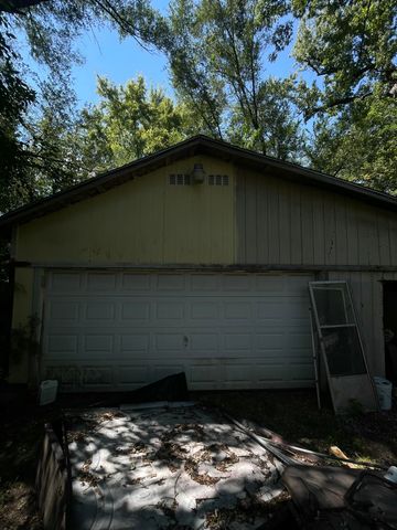 2221 North Kellett Avenue, Springfield, MO 65803