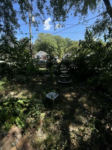 2221 North Kellett Avenue, Springfield, MO 65803