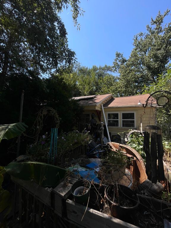 2221 North Kellett Avenue, Springfield, MO 65803