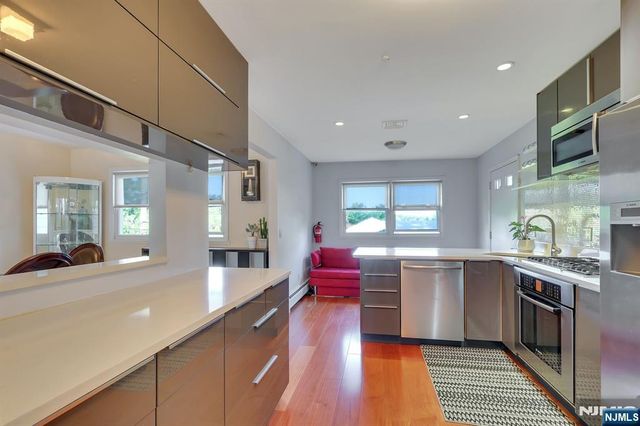 38 Ash Street, Englewood Cliffs, NJ 07632