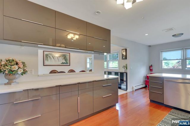 38 Ash Street, Englewood Cliffs, NJ 07632