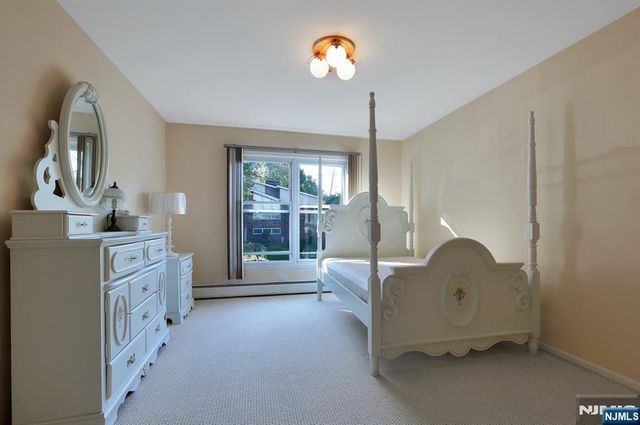 38 Ash Street, Englewood Cliffs, NJ 07632
