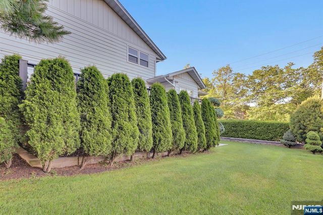 38 Ash Street, Englewood Cliffs, NJ 07632