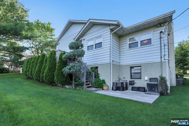 38 Ash Street, Englewood Cliffs, NJ 07632