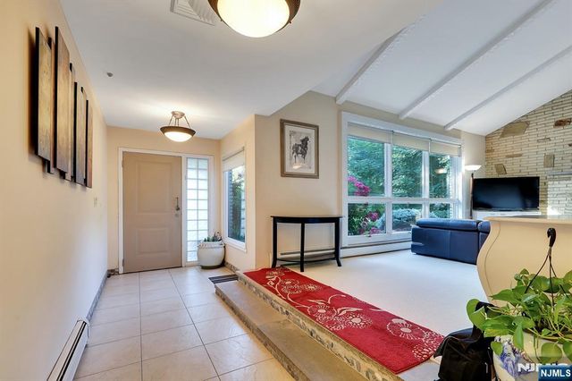 38 Ash Street, Englewood Cliffs, NJ 07632