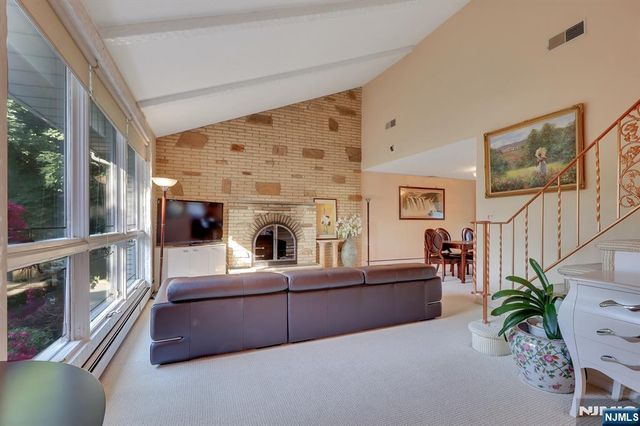 38 Ash Street, Englewood Cliffs, NJ 07632