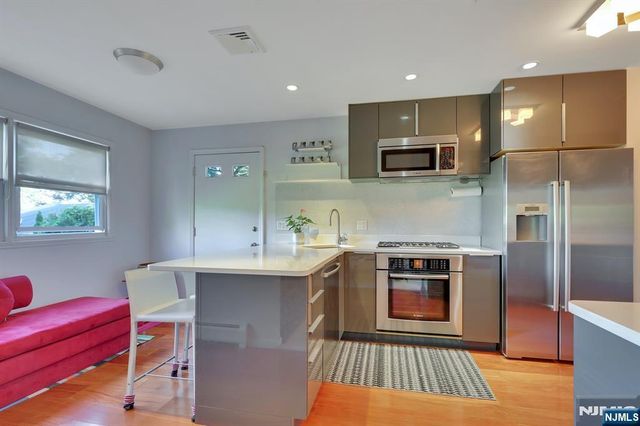 38 Ash Street, Englewood Cliffs, NJ 07632