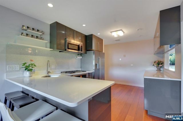 38 Ash Street, Englewood Cliffs, NJ 07632