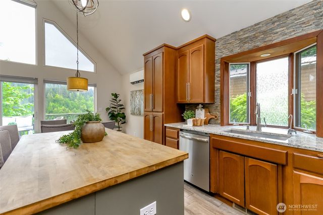 40420 Ski Park Rd E, Eatonville, WA 98328