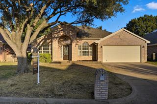 6403 St Alban Court, Arlington, TX 76001