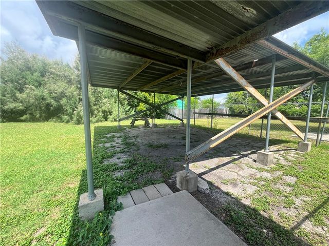 215 Hiawatha, Corpus Christi, TX 78405