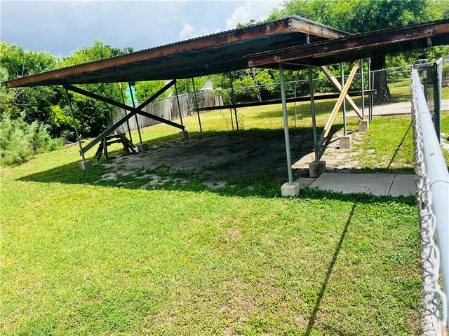 215 Hiawatha, Corpus Christi, TX 78405