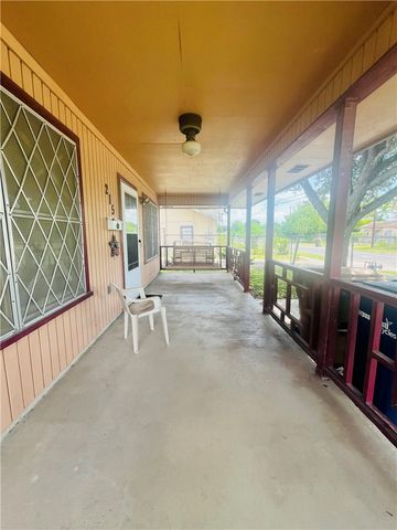 215 Hiawatha, Corpus Christi, TX 78405