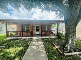 215 Hiawatha, Corpus Christi, TX 78405