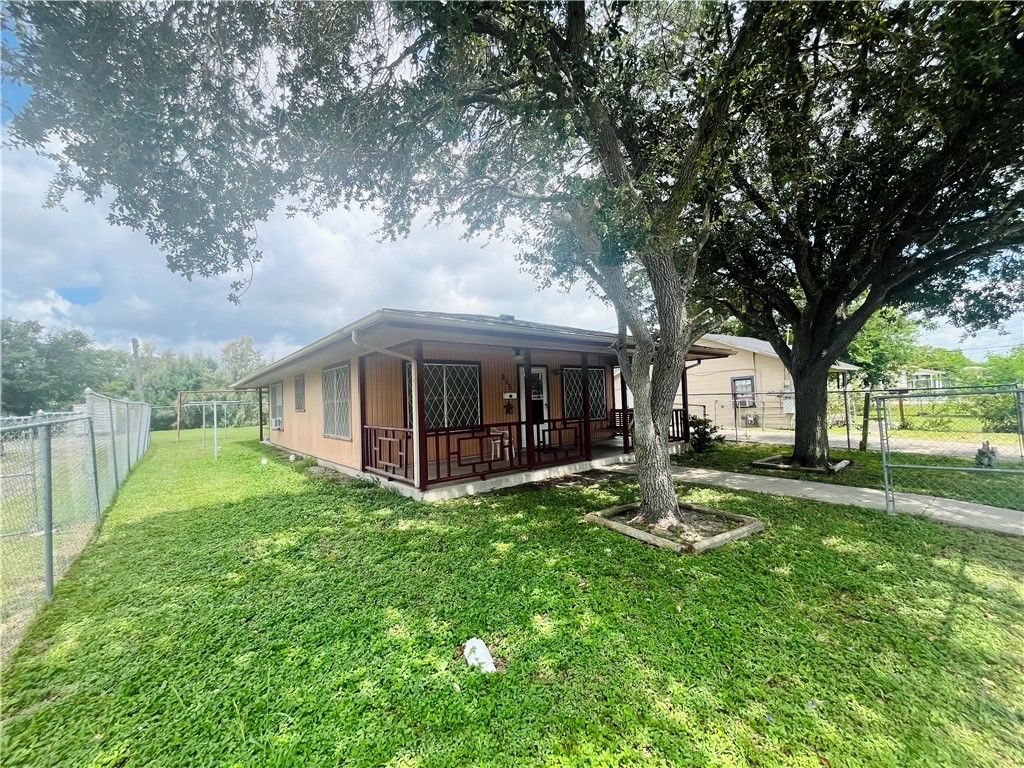 215 Hiawatha, Corpus Christi, TX 78405 — photo 3