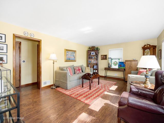 325 E York Avenue, West Chicago, IL 60185