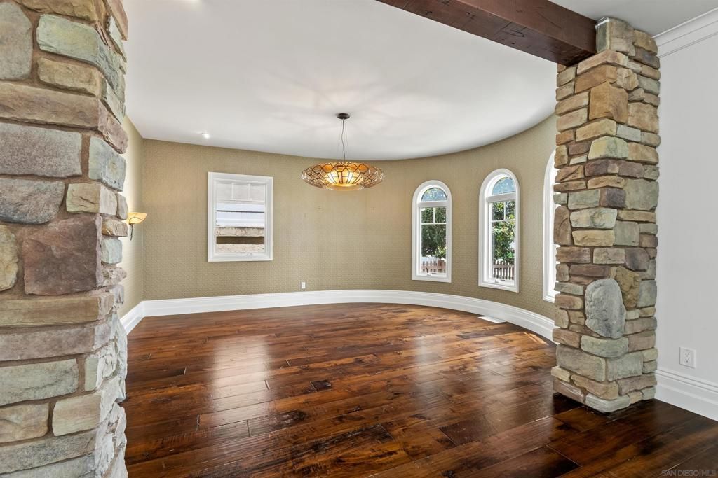 Image 13 of property listing at 4120 Bayard St, San Diego, CA 92109