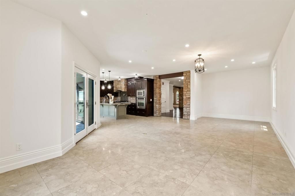 Image 23 of property listing at 4120 Bayard St, San Diego, CA 92109