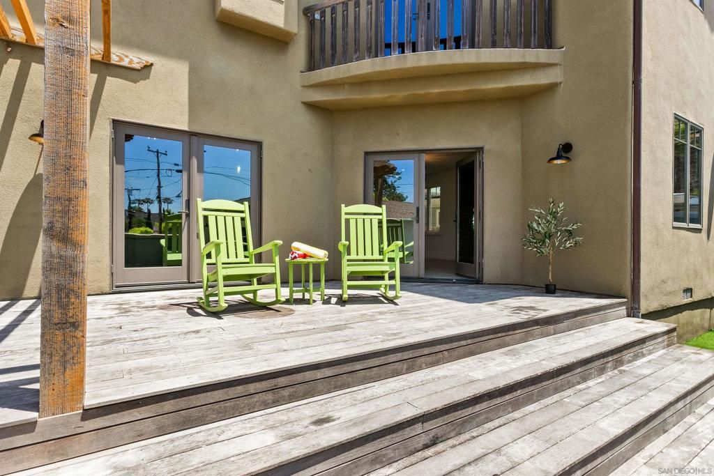 Image 25 of property listing at 4120 Bayard St, San Diego, CA 92109