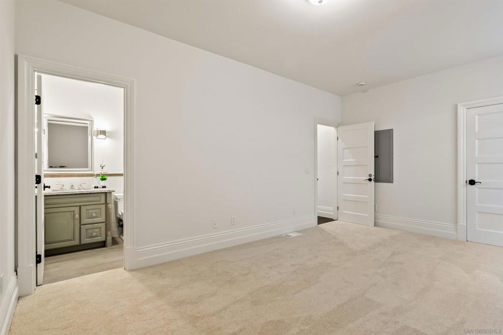 Image 31 of property listing at 4120 Bayard St, San Diego, CA 92109