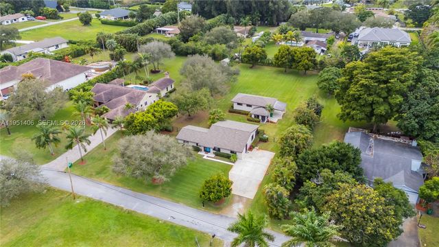 2751 SW 137th Ter, Davie, FL 33330