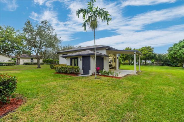 2751 SW 137th Ter, Davie, FL 33330