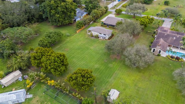 2751 SW 137th Ter, Davie, FL 33330