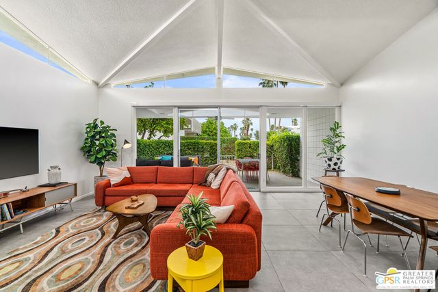 344 E Avenida Granada, Palm Springs, CA 92264