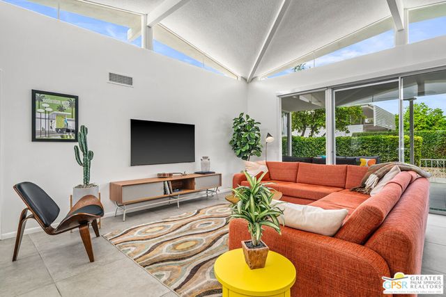344 E Avenida Granada, Palm Springs, CA 92264