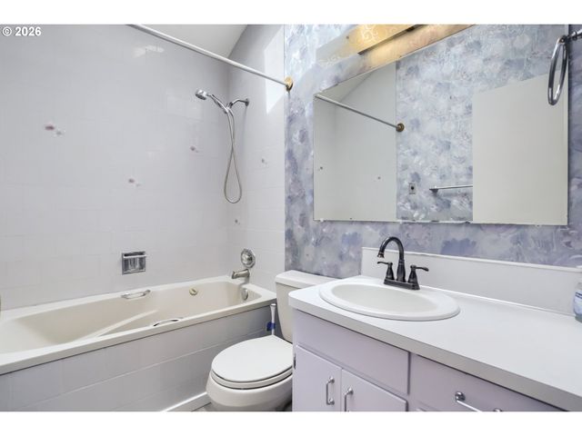 1103 Se 120TH Ave, Portland, OR 97216