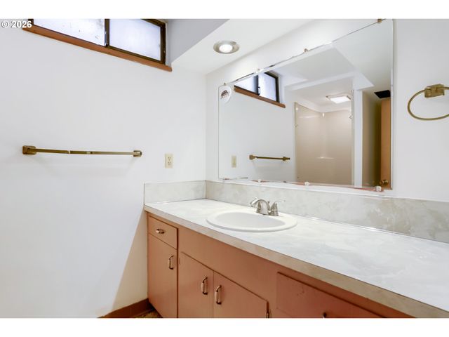 1103 Se 120TH Ave, Portland, OR 97216