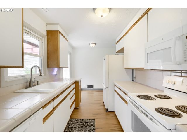 1103 Se 120TH Ave, Portland, OR 97216