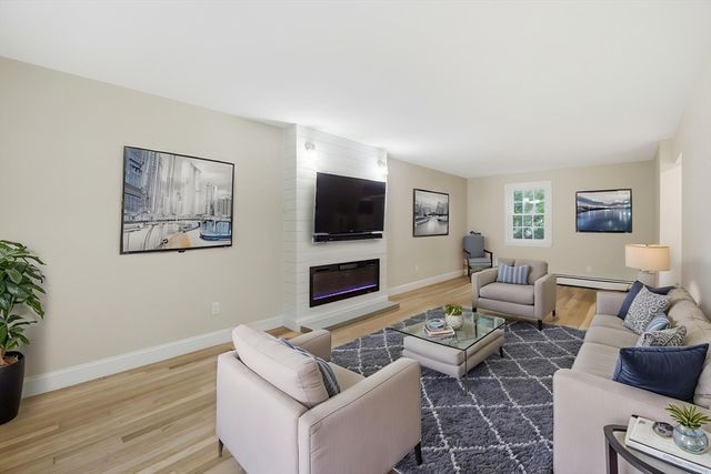 3 Jonathan Ln, Chelmsford, MA 01824