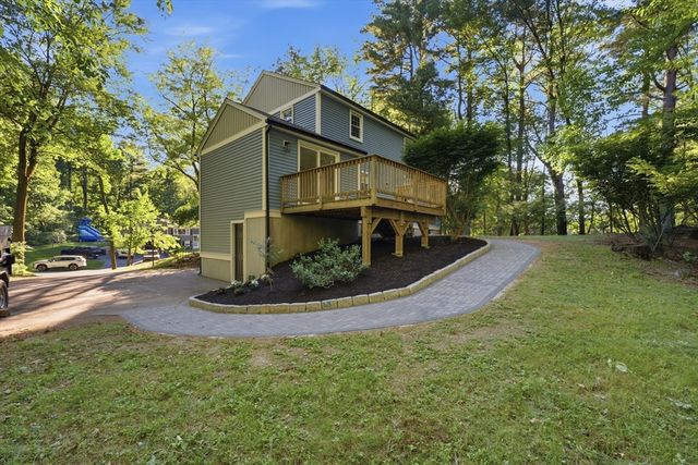 3 Jonathan Ln, Chelmsford, MA 01824
