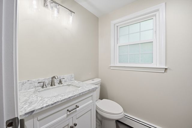 3 Jonathan Ln, Chelmsford, MA 01824
