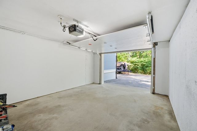 3 Jonathan Ln, Chelmsford, MA 01824